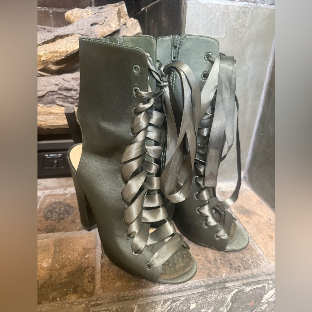 ALDO Green Lace-Up Satin Boots - size 6